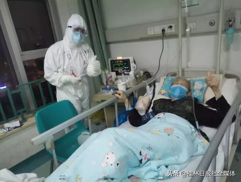 向离休老干部致敬,为95后护士点赞