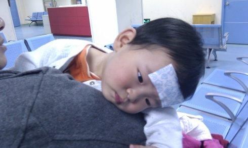 宝宝舌苔白厚消化不好怎么办,宝宝舌苔有点黄是不是胃消化不良