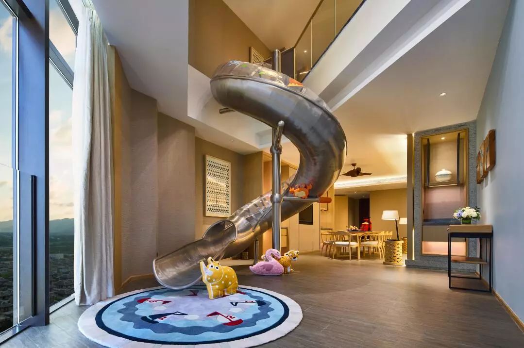 这才是真正意义上的豪华邮轮,号称全球顶级豪华邮轮