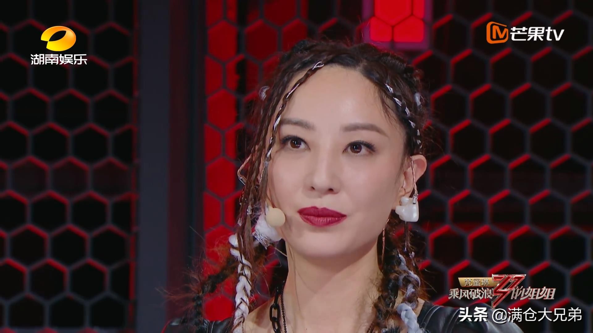 “浪姐”点球决胜：宁静踢向中路，王霏霏射进死角