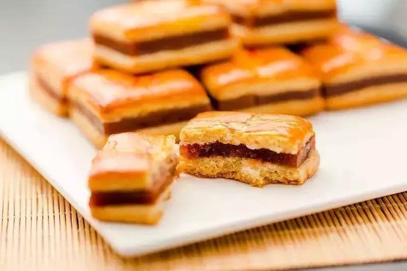 天津特色美食天津煎饼果子 (天津风味小吃三绝)