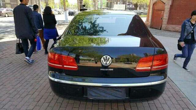 25万公里的辉腾,街上偶遇12缸辉腾