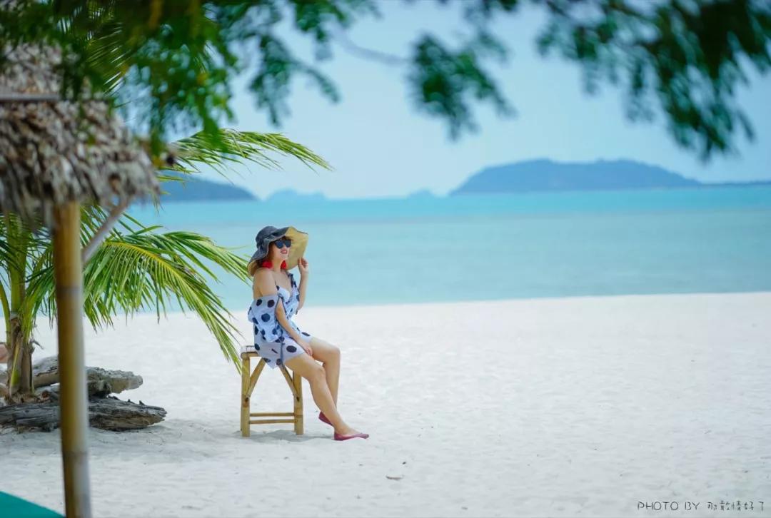 美国艺术家老夫妇定居苏梅岛十年，教游客画垃圾桶，唤醒环保意识