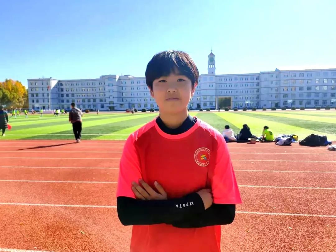 一脚射门！宝清二中女孩赛场上划出完美“弧线”！