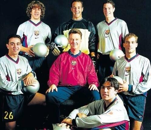 天下足球哈维最强大脑文案,哈维阿隆索退役听天下足球