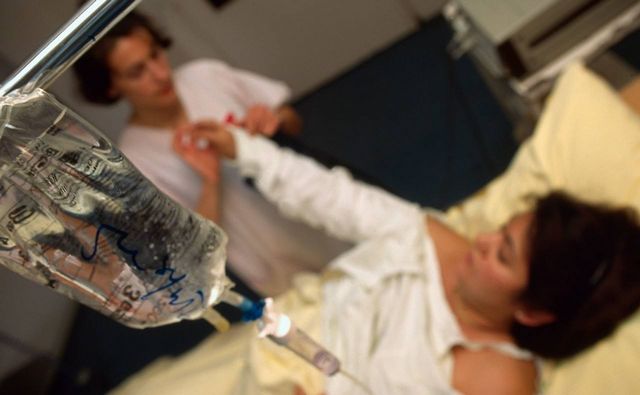 女儿出月子再次住院，老丈人知情后，直怼女婿：还要脸不？