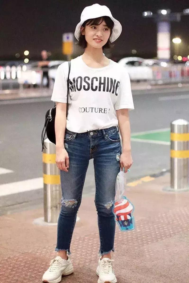 这篇春晚穿搭主要是来回(应)馈(付)社(老)会(板)的!