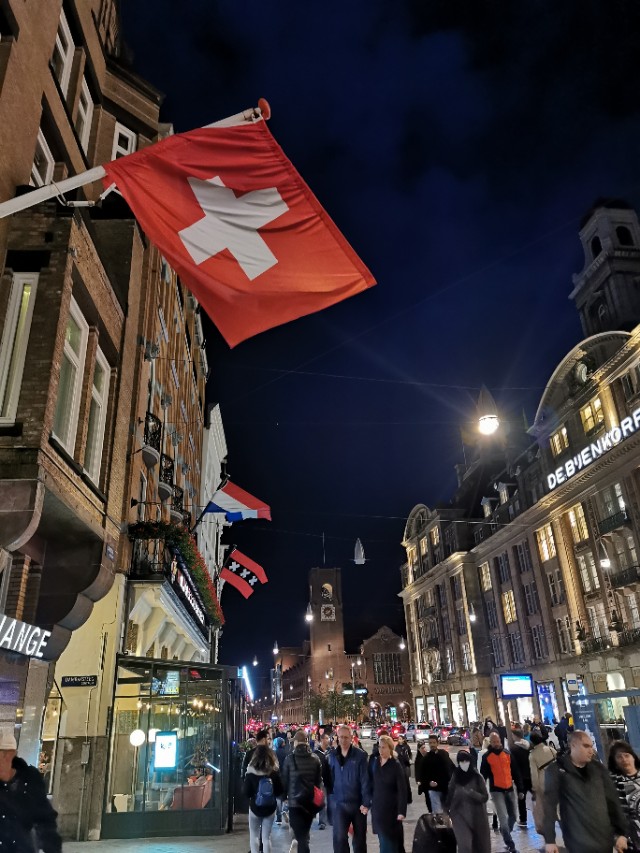 *麻大**味浓的街道，蜂拥的游客—欧洲之旅（五）