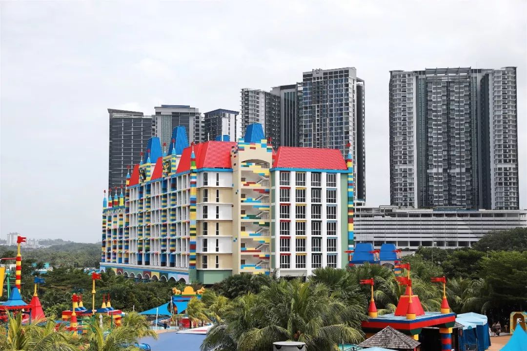 整个房间全拼上乐高是什么感受,现实中的乐高世界