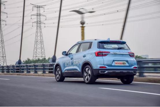 瑞虎5x1.5和长安cs35plus1.6哪个好,瑞虎5x试驾空间