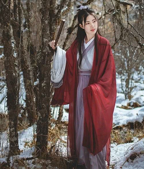 为什么男生穿汉服的这么少,为什么穿汉服的人这么多