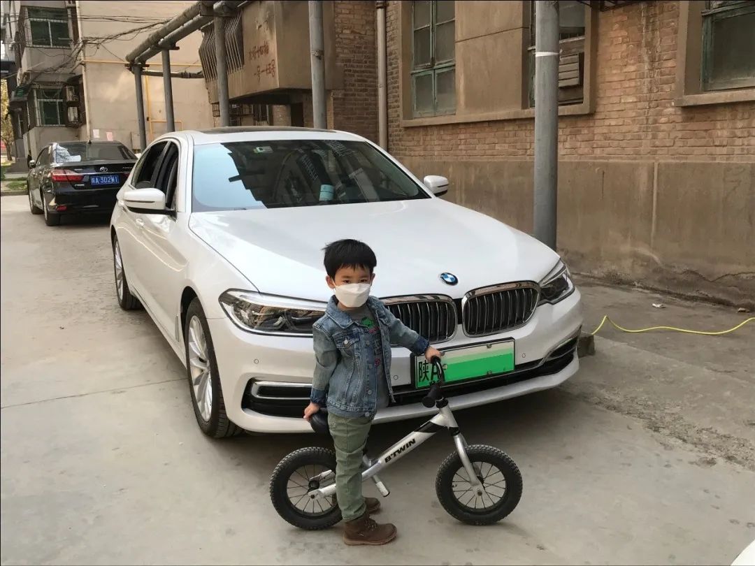 刚提的宝马车竟然有异响太气人了,宝马车轮有声音