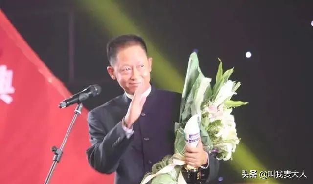 赶走徐帆、抛弃江珊后，他与她奉子成婚，12岁儿子撞脸易烊千玺