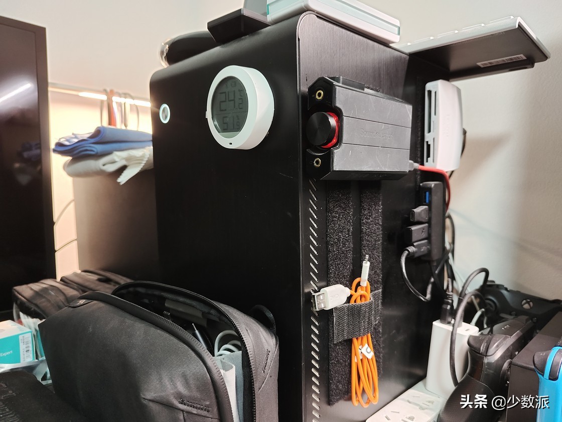这也许是设备最多的桌面？我的「实用主义器材派」桌面分享