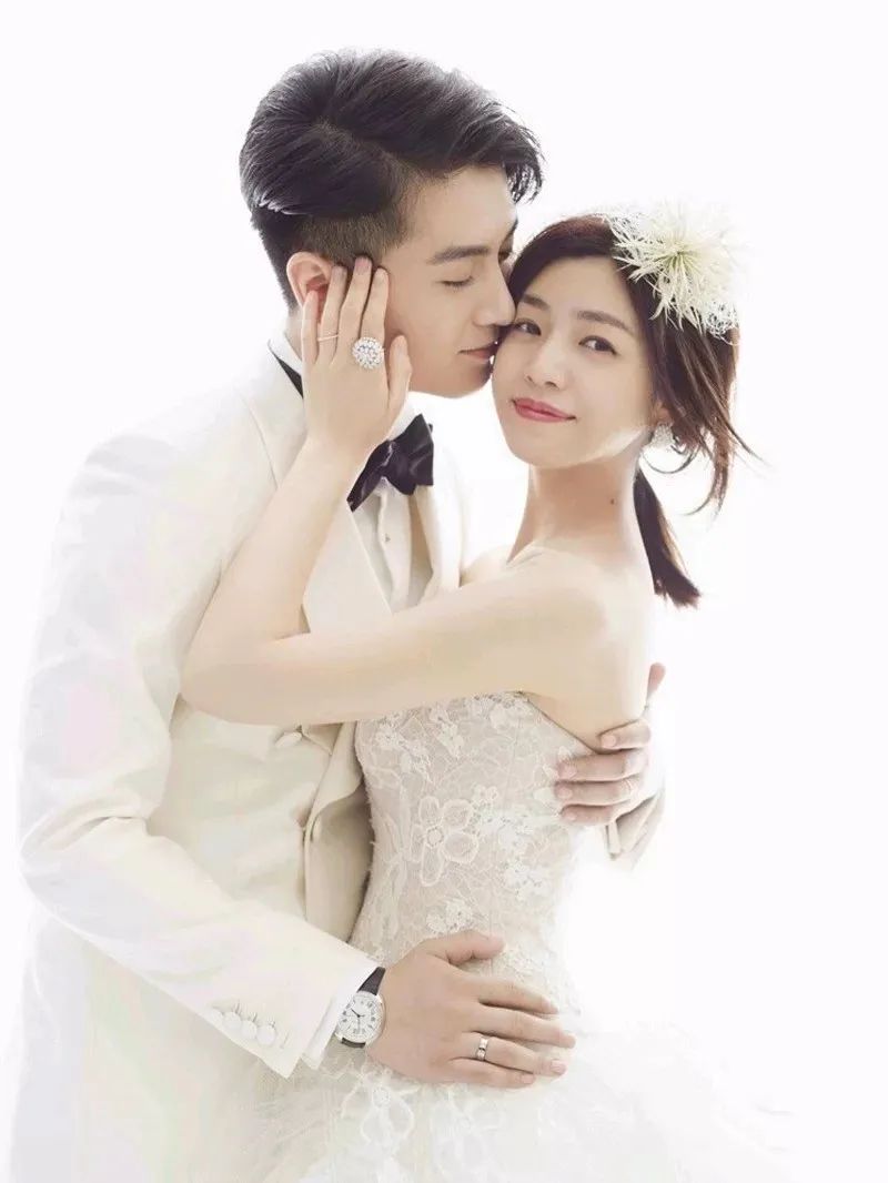 复古街拍拍婚纱照姿势,跟着明星get婚纱照万能姿势