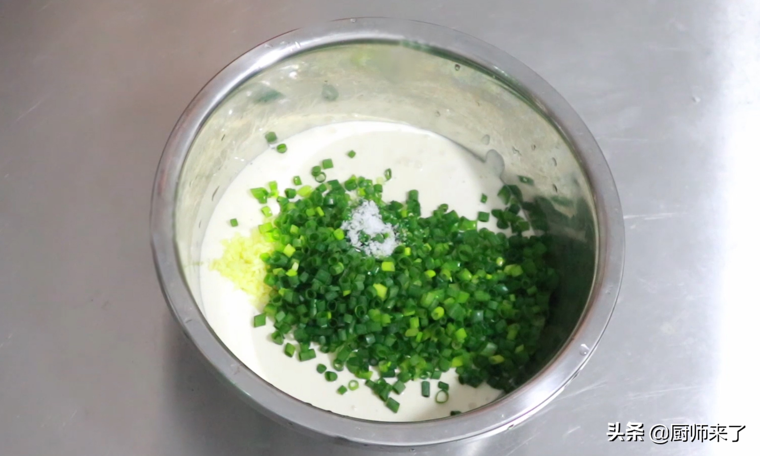 油炸灰面粑粑做法全过程,不用发酵的炸面疙瘩