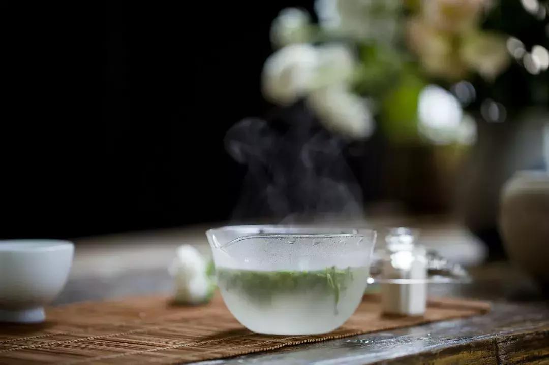 买茶要不要问这是不是新茶,去买茶的时候如何辨别新茶好茶