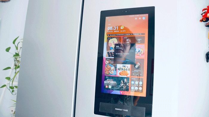 冰箱门内嵌触控屏，451L大空间，全屋家电互联，这款冰箱真秀