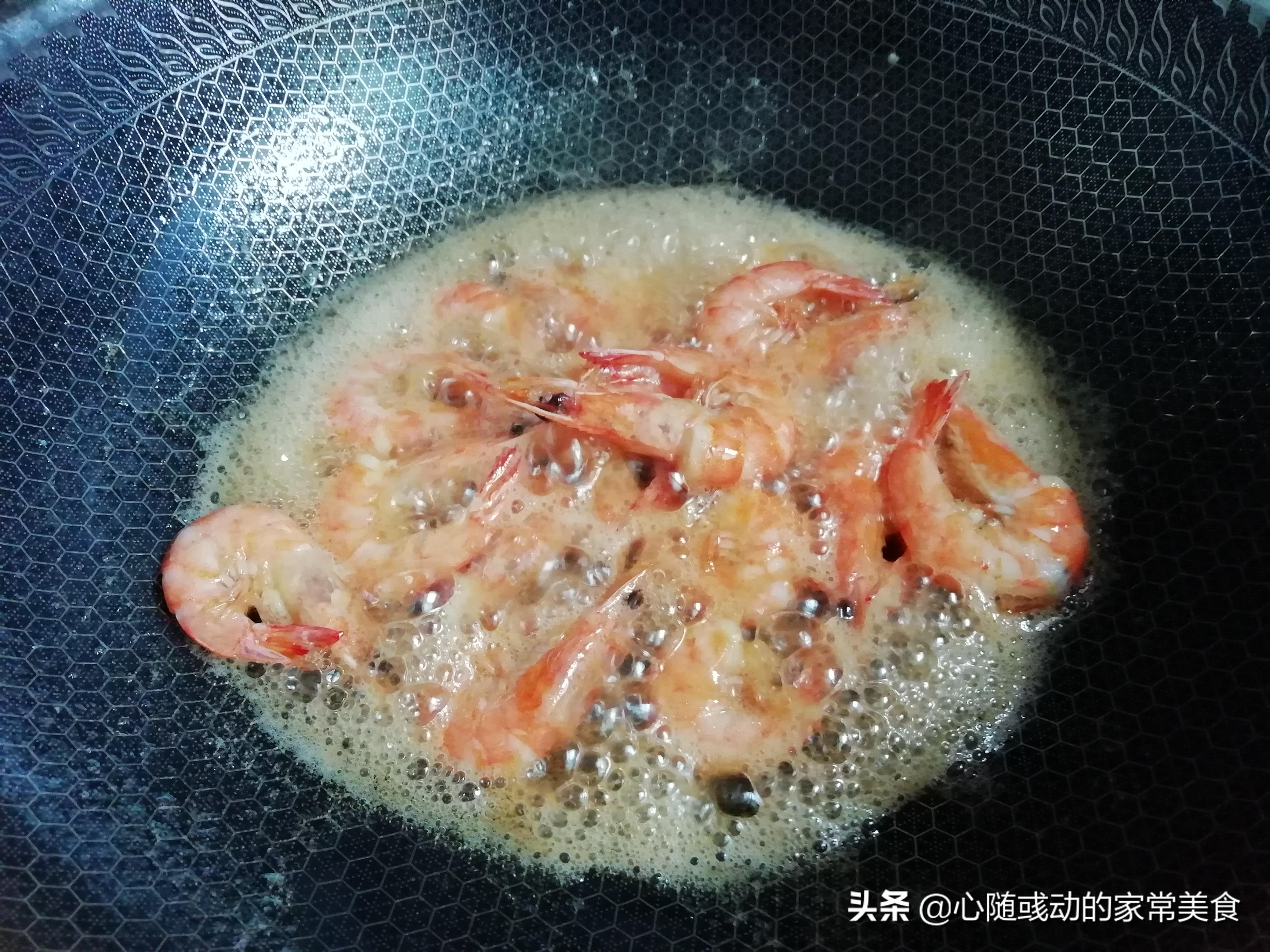 虾头到底能不能放心大胆吃,虾头里的脑能吃吗