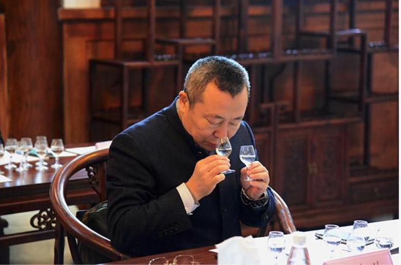 白酒变酸属于正常现象吗,白酒变酸真酒还是假酒