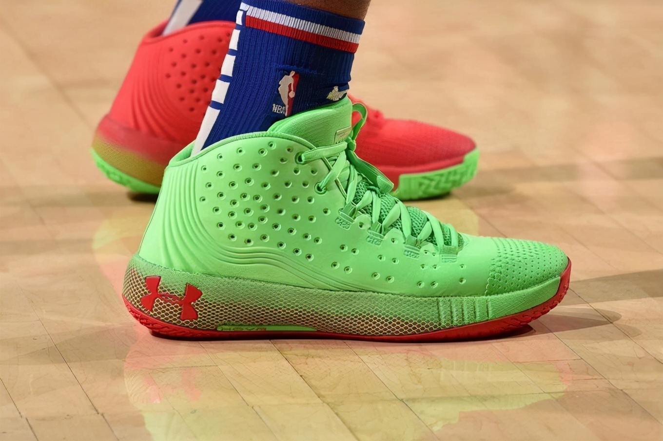 库里九曝光图,库里9莆田和正版脚感有什么差别