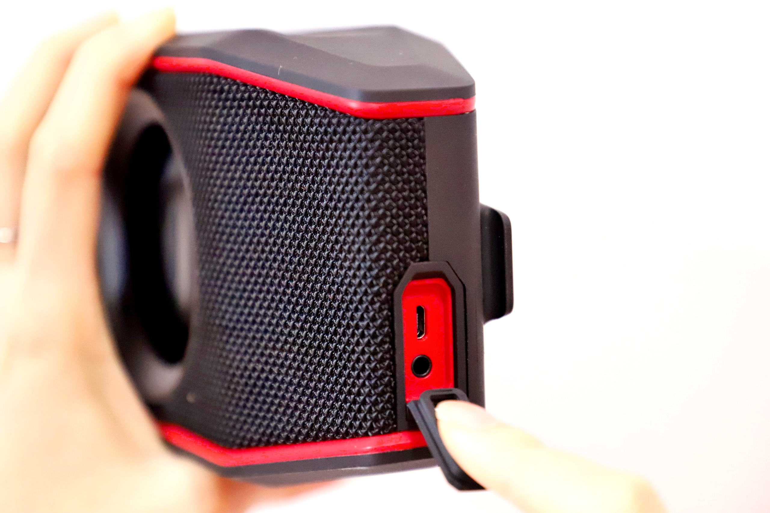 德斐尔小魔盒音质最新评测,jblflip5音箱评测和德斐尔小魔盒