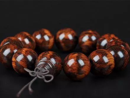 木质手串沉水的好还是不沉水的好,木质手串密度最硬的木材有哪些