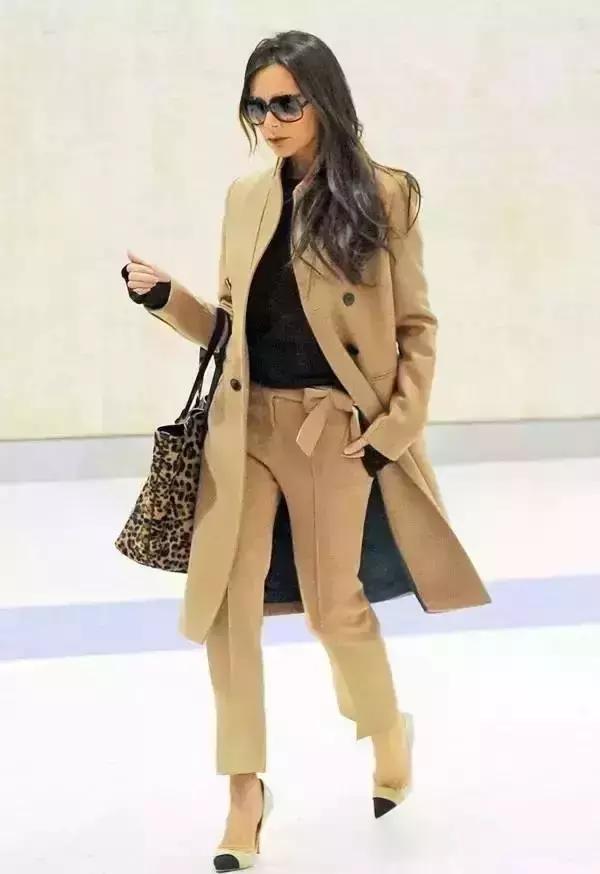 贝嫂年轻穿豹纹衣服,44岁贝嫂黑白搭配