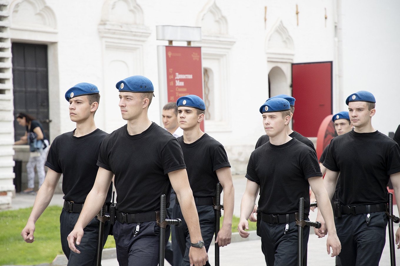 今天想帮我们的好邻居“战斗民族”俄罗斯，也上一次热搜