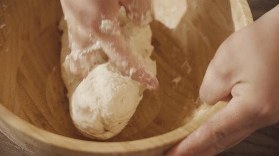 蒸出来的馒头里面有很多气孔,大厨蒸烤一体蒸馒头