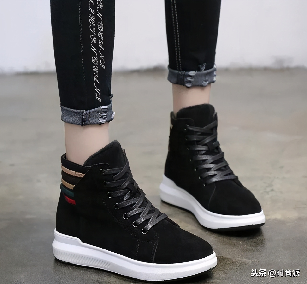 女人再怕冷，也不要穿皮靴，穿这款女鞋+暖暖裤，秋冬天也很美