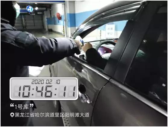 「严规之下⑦」测温情况咋样？记者探访60多个小区：严的下地库都查，个别的连测温枪都没有