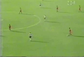 这支国足被骂最没有进取心的球队，球迷给教练寄了把刀