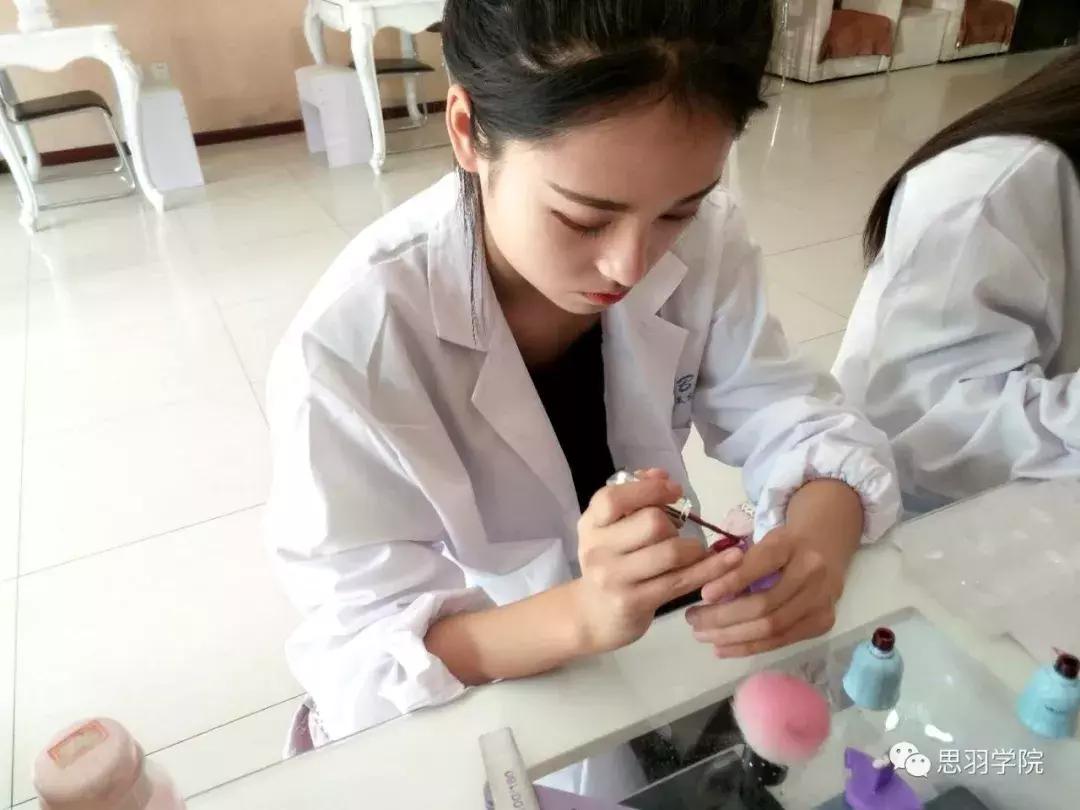 美甲店没有客户是什么原因,美甲店如何和客户交流技巧