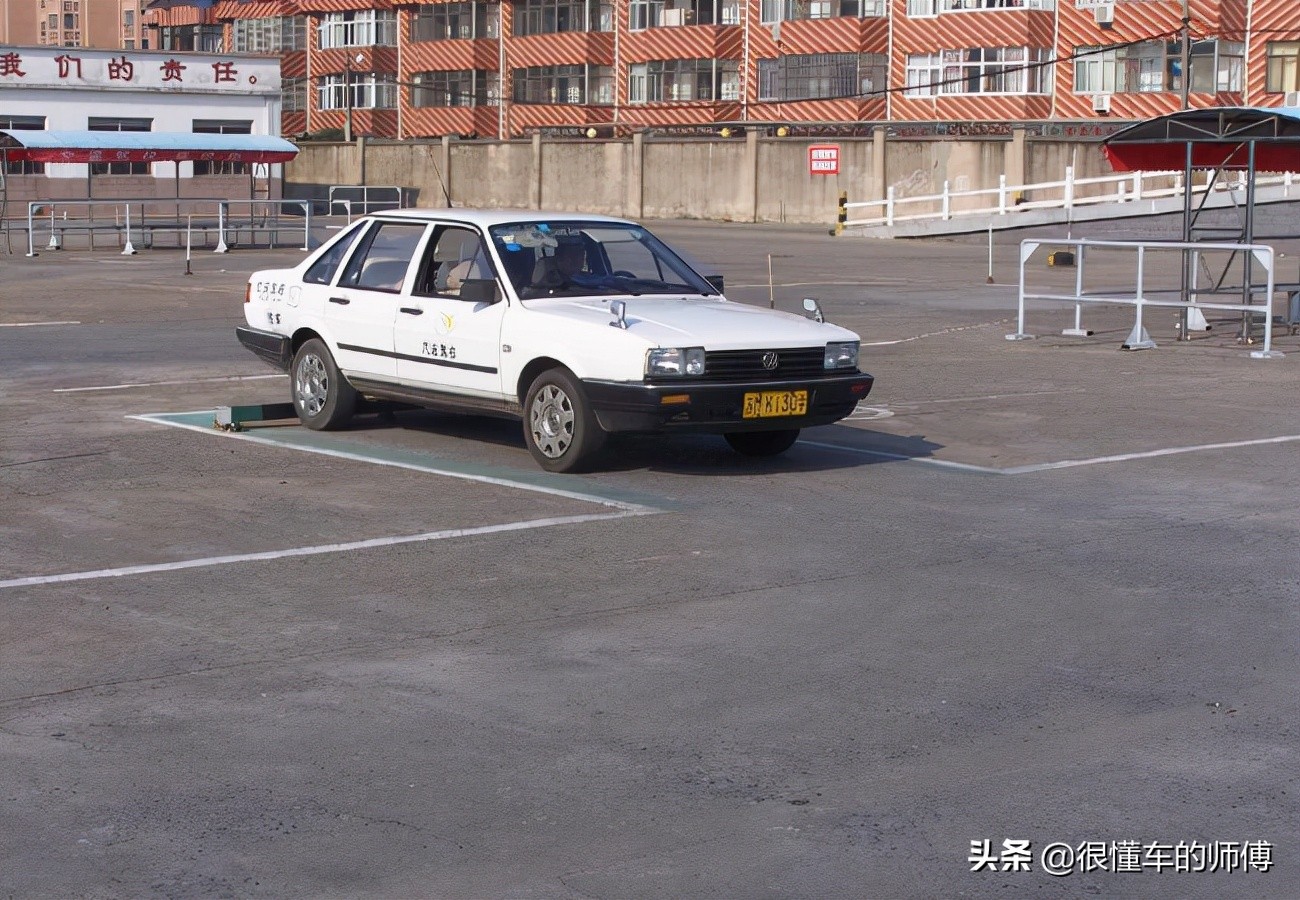 c1科目二倒车入库点位详细讲解,半挂科目二倒车入库技巧口诀