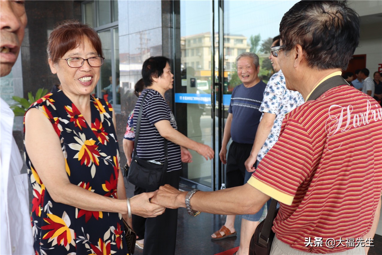 钢铁年代战友重逢,钢铁情怀