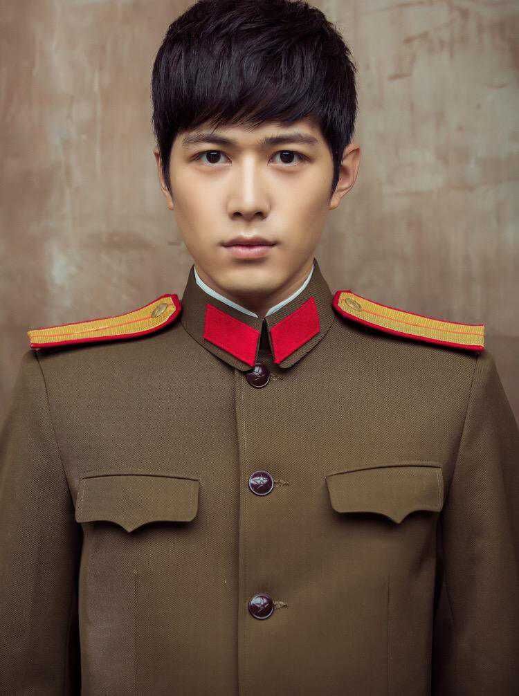 陈学冬摔伤视频,陈学冬因车祸腿部受伤