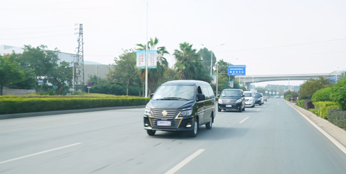 mpv东风风行菱智,菱智m5新款mpv5座1.6手动驾驶体验