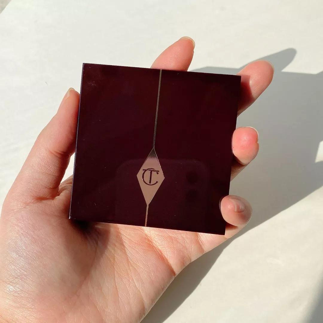 黄皮新手彩妆教程视频全集,适合黄皮的大牌彩妆推荐眼影