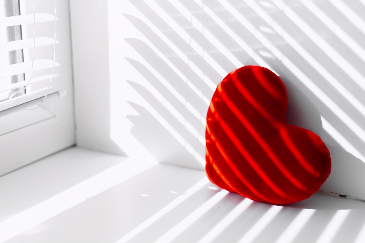 男人眼里的女人高情商,男人最放不下的是猫一样的女人