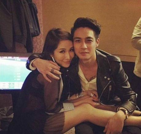 萧亚轩为什么被称为小鲜肉收割机,萧亚轩首谈恋爱过程