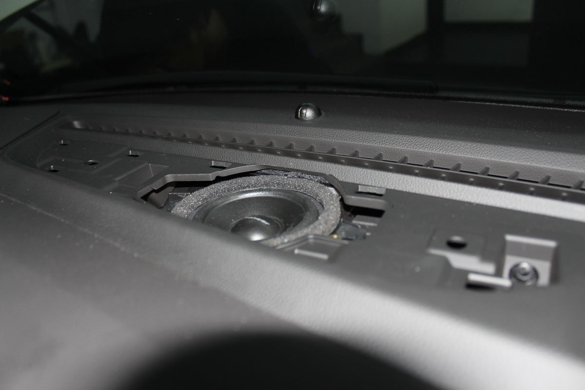 别克gl8音响改装升级,别克gl8音响改装超薄低音