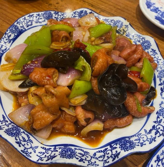 郑州街边的“江湖粥屋”开了很多年，人均30元，老吃家都知道