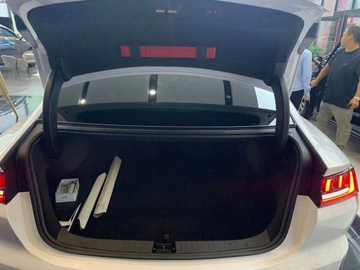 到店看艾力绅,比亚迪汉丹拿5g