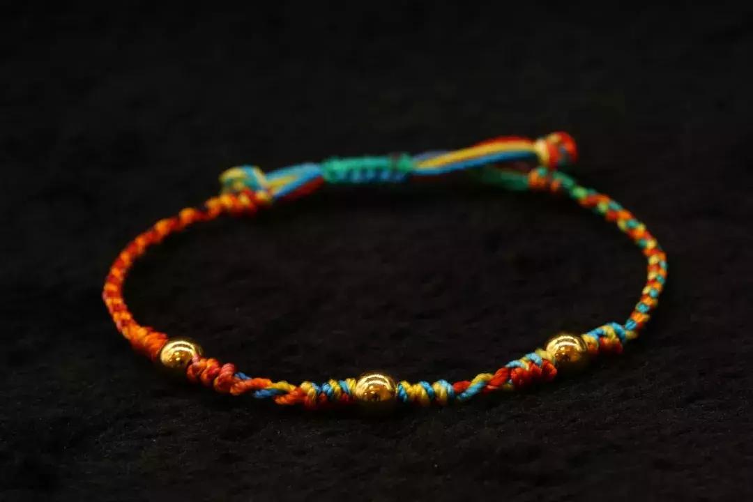 本命年珠宝首饰,女士本命年红袜子保暖内衣