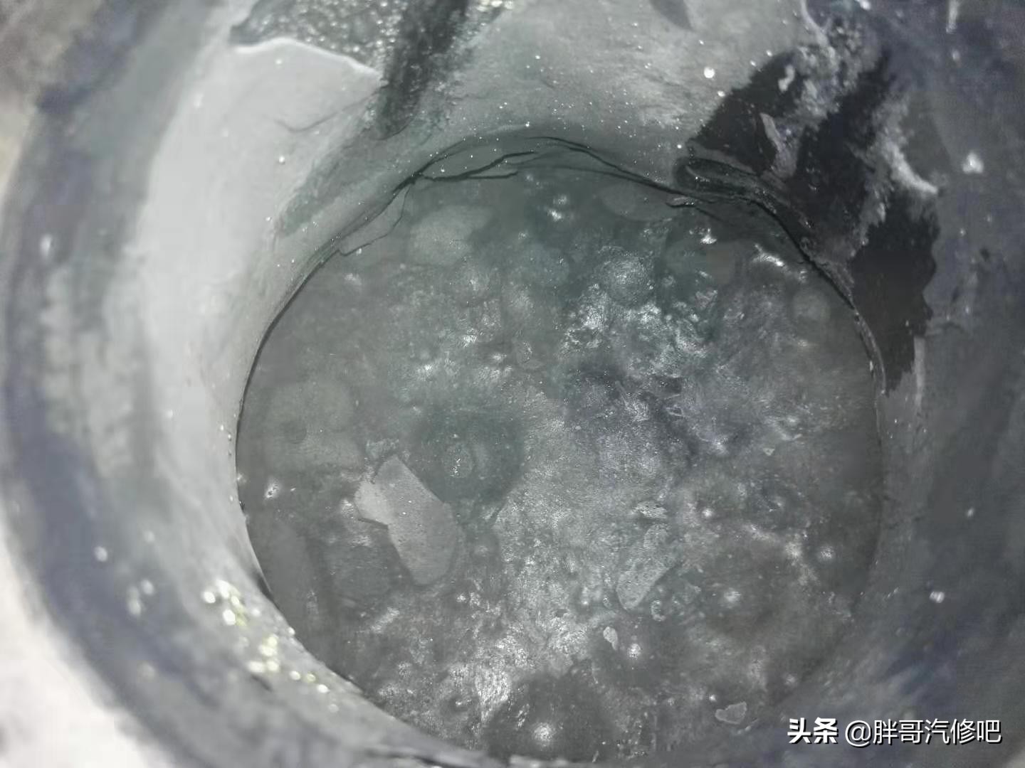 发动机故障灯亮进气温度传感器,发动机灯亮检测进气量传感器故障