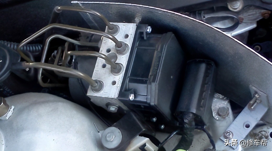 制动踏板抖动是怎么回事,刹车制动踏板有点抖动