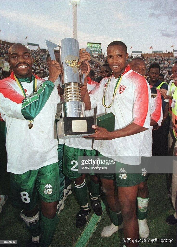 缅怀非洲50大球星之一，南非足球英雄，专虐国米后防的黑又硬