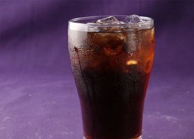 五岁孩子喝可乐,孩子喝可乐牙齿发黑