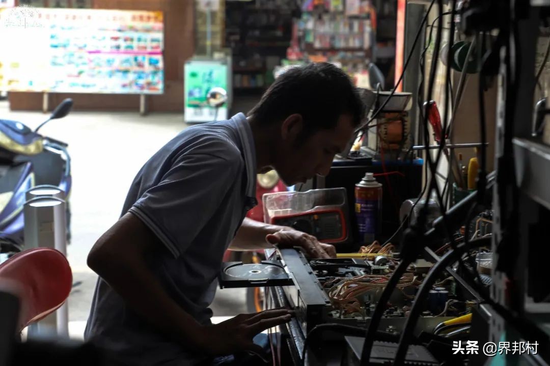 别小瞧这个二手音响店，有的是我们买不起的好宝贝，平时都藏着呢